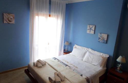 Lido House | Oceanfront Il Papavero: Guest Rated 9.6 with Kitchen Access