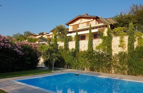 Torri del Benaco Apartment | Scenic Il Paradiso Apartments with Great Lake Views