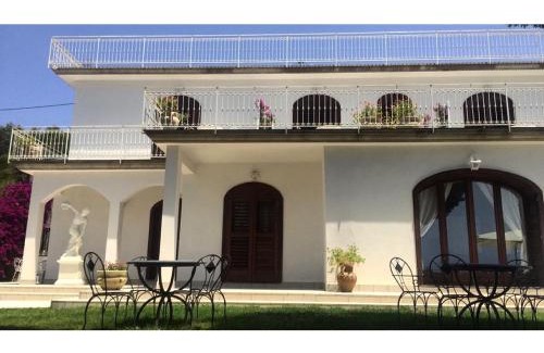 Marina di Ascea House | Pet-Friendly Retreat at Il Paradiso Di Hyele with Breakfast
