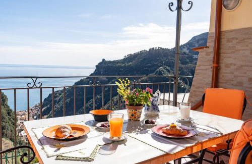 Pontone House | Serene Il Paradiso sul Mare Apartment with Oceanfront Pool