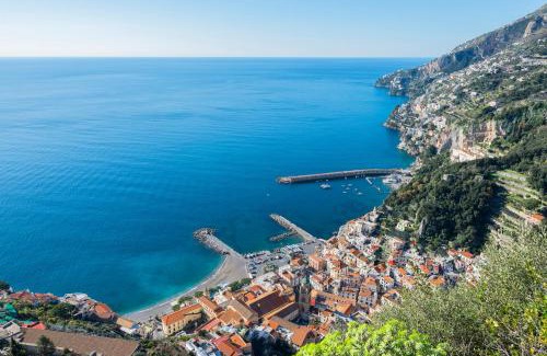 Pontone House | Serene Il Paradiso sul Mare Apartment with Oceanfront Pool