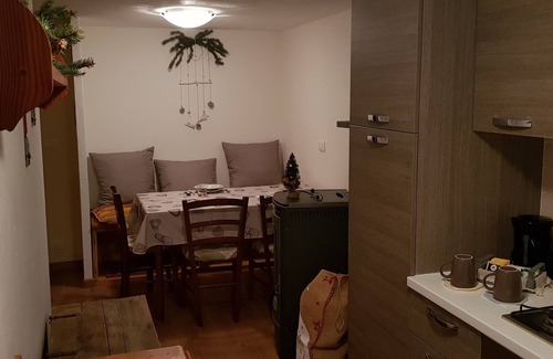 La Salle Apartment | Comfortable Il Piccolo Arco Apartment with Spa and Breakfast
