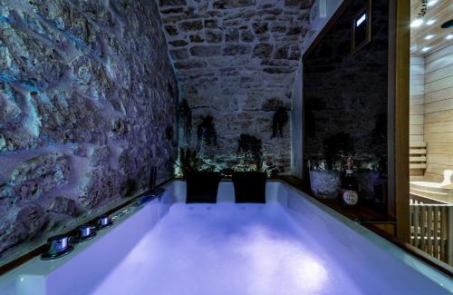 Santeramo in Colle Bed & Breakfast | Exceptional Il Piccolo Borgo Suite with Hot Tub & Breakfast