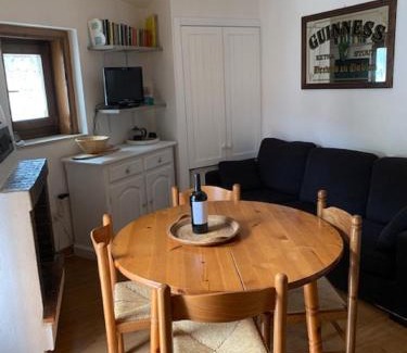 Ovindoli Apartment | Cozy Appartamento ad Ovindoli - Pet & Child Friendly Retreat