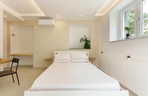 Procida Bed & Breakfast | Relax at Il Poeta nella Vigna with Hot Tub & Child-Friendly Fun