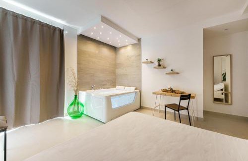 Procida Bed & Breakfast | Relax at Il Poeta nella Vigna with Hot Tub & Child-Friendly Fun