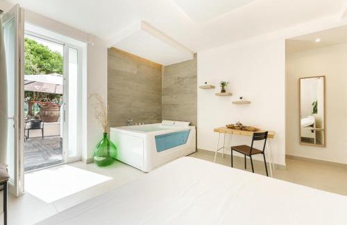 Procida Bed & Breakfast | Relax at Il Poeta nella Vigna with Hot Tub & Child-Friendly Fun