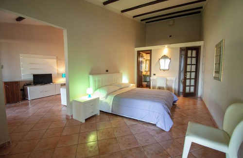 Bevagna Hotel | Relax at Il Poggio dei Pettirossi: Pool, Spa & Dining