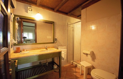 Bevagna Hotel | Relax at Il Poggio dei Pettirossi: Pool, Spa & Dining