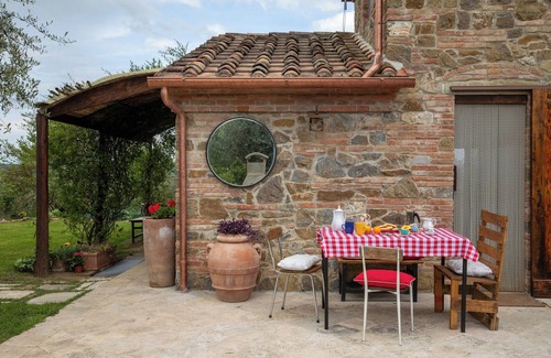 Sinalunga Villa | Discover Il Poggio dell'Eremita: Spa, Ocean Views & More