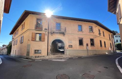 Arlate House | Discover Il Portico - 1711 Luxury Guest House with Top Ratings