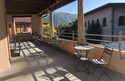 Arlate House | Discover Il Portico - 1711 Luxury Guest House with Top Ratings