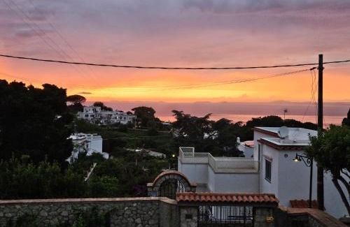 Tiberio Bed & Breakfast | Explore Il Portico B&B Capri: Family-Friendly Retreat