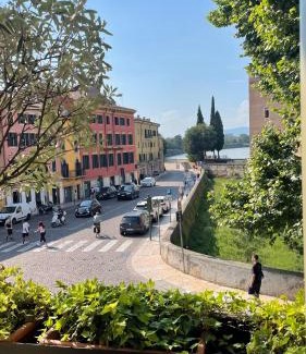 Verona City Centre House | Experience Comfort at Il Relais: 4-Star with Family-Friendly Amenities