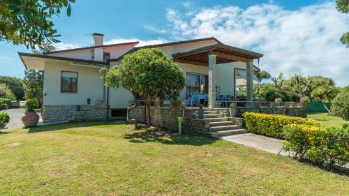Cinquale Villa | Pet-Friendly Il Renzito 8: Oceanfront Bliss & Perfect Score