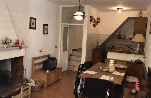 San Vincenzo Valle Roveto House | Experience The Hedgehog Farmhouse in Roveto Valley