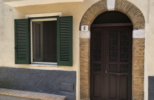 San Vincenzo Valle Roveto House | Experience The Hedgehog Farmhouse in Roveto Valley