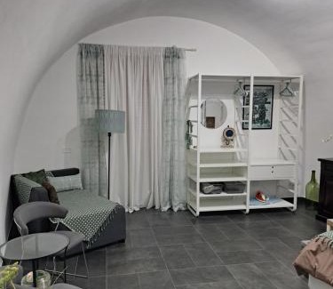 Quartieri Spagnoli Apartment | Experience IL RICORDO II: 4-Star Stay with Family Amenities
