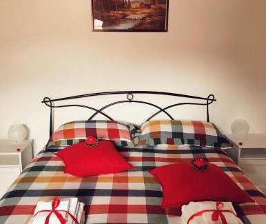 Ronciglione House | Discover Il Rifugio delle Rose: Pet Friendly Oceanfront Retreat