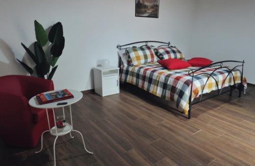 Ronciglione House | Discover Il Rifugio delle Rose: Pet Friendly Oceanfront Retreat