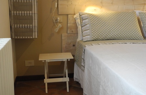 Gaino Apartment | Charming Il Rosmarino Apartment: Family-Friendly Retreat
