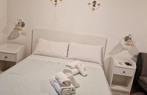 Calatabiano Bed & Breakfast | Idyllic Il Siriaco: Oceanfront Retreat with Hot Tub