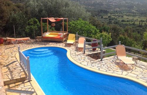 Argostoli Villa | Indulge at Il Suo Paradiso: Oceanfront Bliss Awaiting You