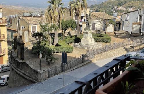 Caltagirone Apartment | Discover Il Teatrino del Bonajuto: Child-Friendly Retreat