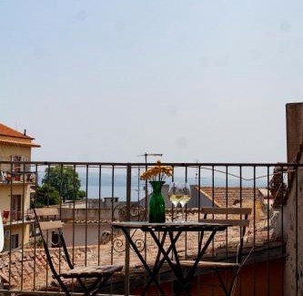 Lake Bracciano Apartment | Top-Rated Il Terrazzino: Family and Pet-Friendly Retreat