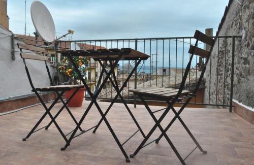 Lake Bracciano Apartment | Top-Rated Il Terrazzino: Family and Pet-Friendly Retreat