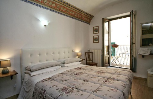 Cetona Apartment | Explore Il Terrazzino: Pet-Friendly with 9.4/10 Rating