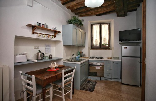 Cetona Apartment | Explore Il Terrazzino: Pet-Friendly with 9.4/10 Rating