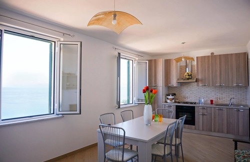 Pizzo Apartment | Scenic Il Terrazzo su Pizzo: Sea View Apartment Escape
