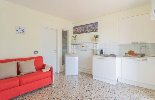 Colonno Apartment | Comfortable Stay at Il Timone with Breakfast & Family Fun