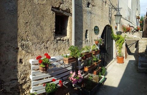 Monticelli Bed & Breakfast | Discover Il Trappeto: Family-Friendly Retreat with Great Reviews