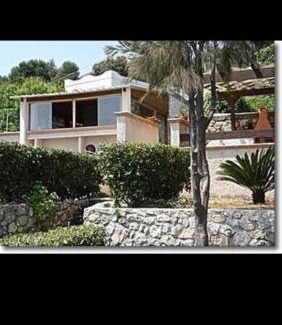 Marina di Marittima House | Pet-Friendly Il Trullo: Oceanfront Retreat with Breakfast