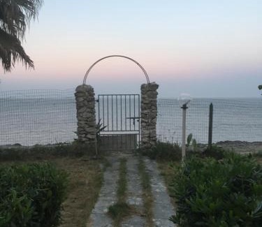 Marina di Marittima House | Pet-Friendly Il Trullo: Oceanfront Retreat with Breakfast