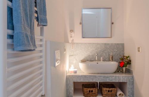 Santa Sofia Apartment | Discover Il Vecchio Comune: 4-Star Retreat with Hot Tub