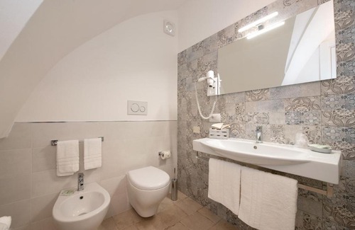 Pezze di Greco Bed & Breakfast | Oceanfront Bliss at Il Vecchio Frantoio, 4-Star Gem