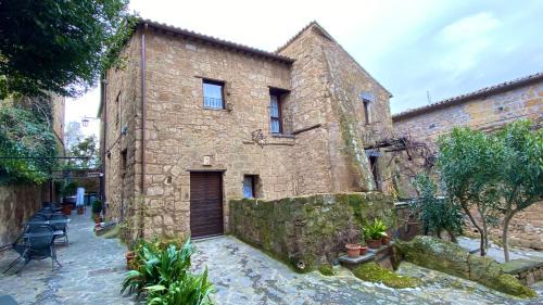 Civita di Bagnoregio Apartment | Child-Friendly Retreat at Il Vento e la Ginestra - Guest Rated 9.7