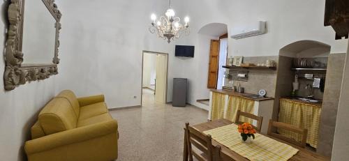Canosa di Puglia House | Discover Il Vicoletto: Highly Rated & Family Friendly Hotel