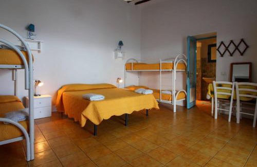 San Vincenzo House | Inviting Il Vulcano a Piedi: Ocean View & Family Focused