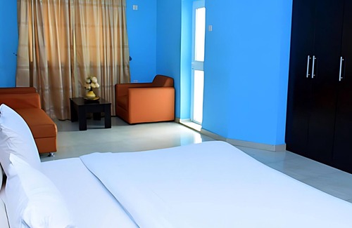 Apomu Resort | Relax at Ilaji Resorts: Family-Friendly with Pool & Dining