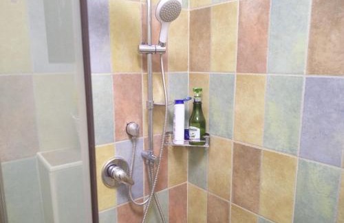 Kiryat Tiv'on Apartment | Kid-Friendly Ilana's Place with Kitchen | Rated 9.5/10