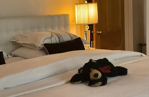 Sherbrooke Bed & Breakfast | Relax at Ile De Garde B&B: Guest Rated 9.4/10 with Spa