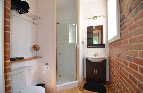 Sherbrooke Bed & Breakfast | Relax at Ile De Garde B&B: Guest Rated 9.4/10 with Spa