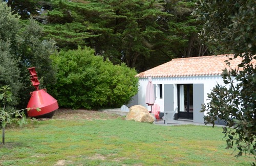 La Gueriniere House | Serene Ile de Noirmoutier Farmhouse with Oceanfront Pool