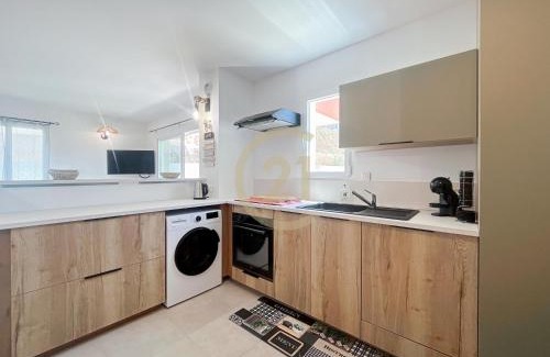 L'Ile-Rousse Apartment | Comfortable Ile Rousse T2 Near City Center for Families