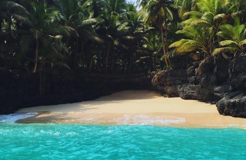 Caue Ilheu Das Rolas House | Inviting Ilhéu Castle: Oceanfront Retreat with Pet-Friendly Amenities