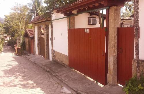 Costa Bela House | Cozy Ilha House Suítes: Family-Friendly with Breakfast Included